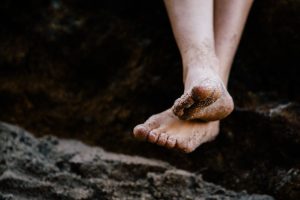 Lire la suite à propos de l’article Chaussures en Forme de Pied : Votre Guide Complet pour Adopter le Barefoot avec Style et Confort