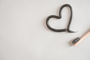 Lire la suite à propos de l’article Déchaussement des Dents : Les Meilleurs Traitements Homéopathiques pour Sauver Vos Gencives